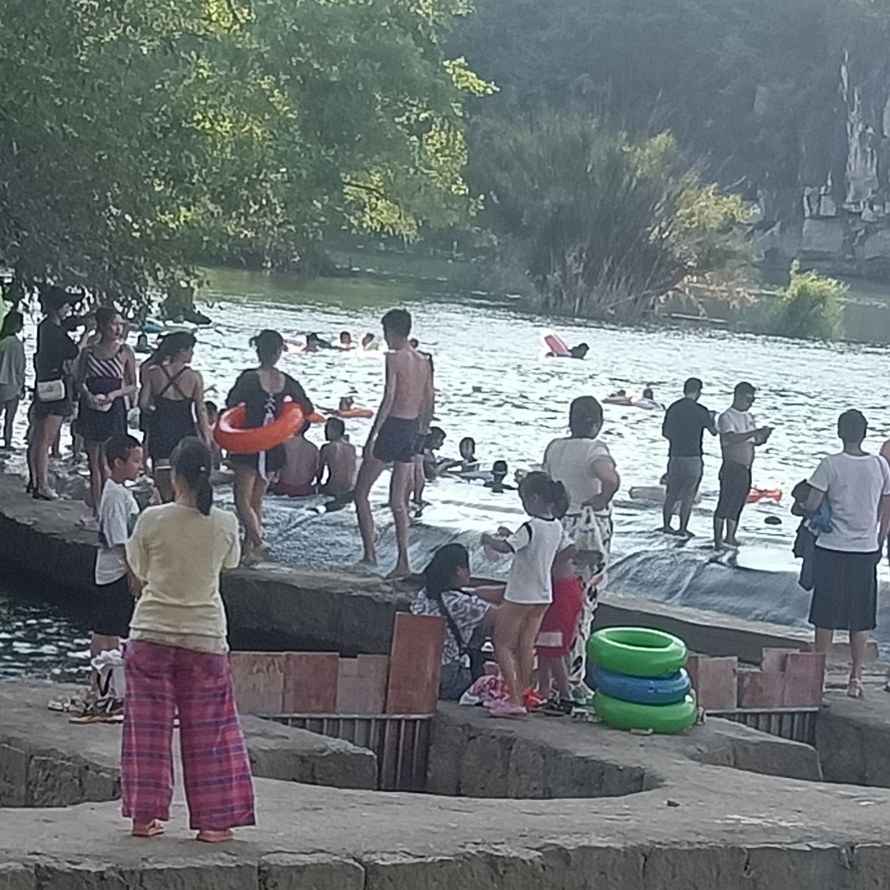 花溪村财狗坝天然浴场