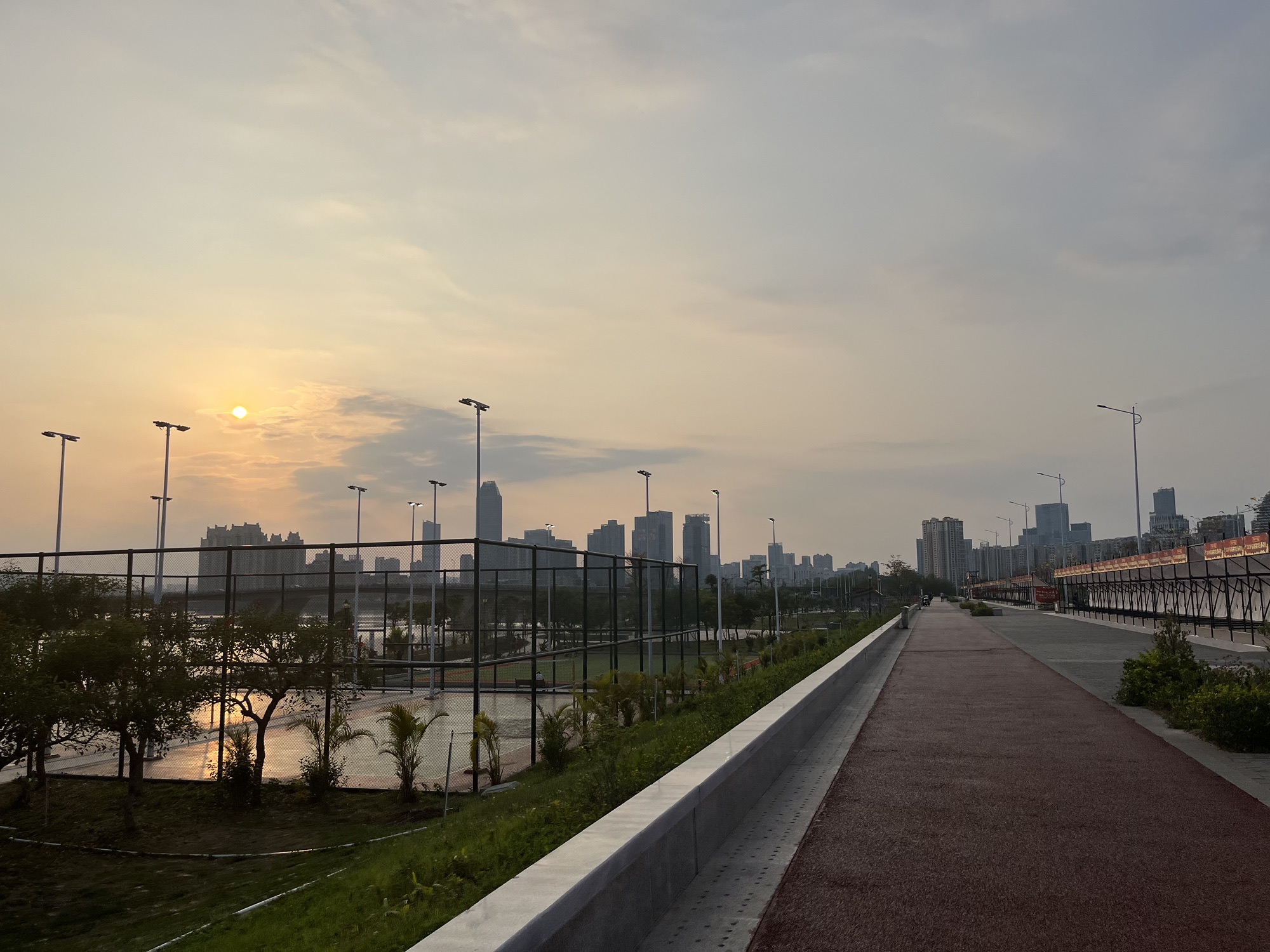 东平江边公园