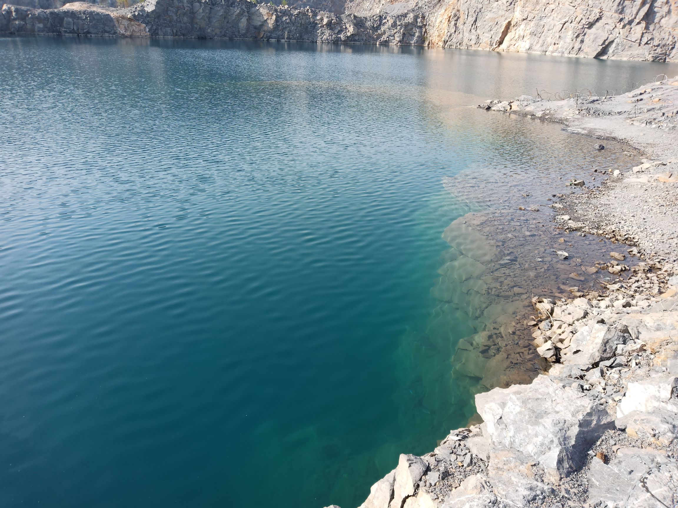 青峰村露天天池旅行图片