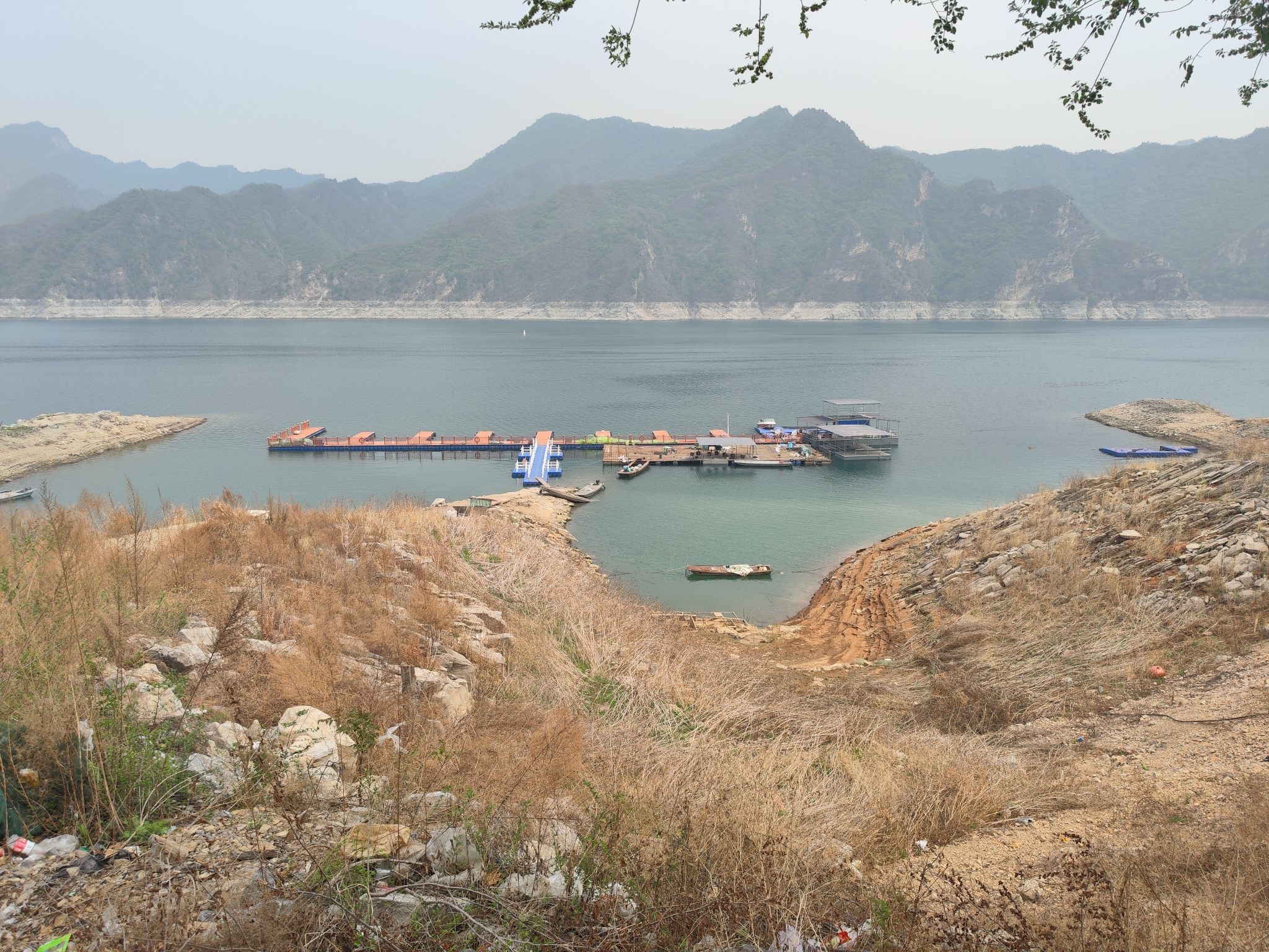 塞外潘龙湖旅游风景区船长营地