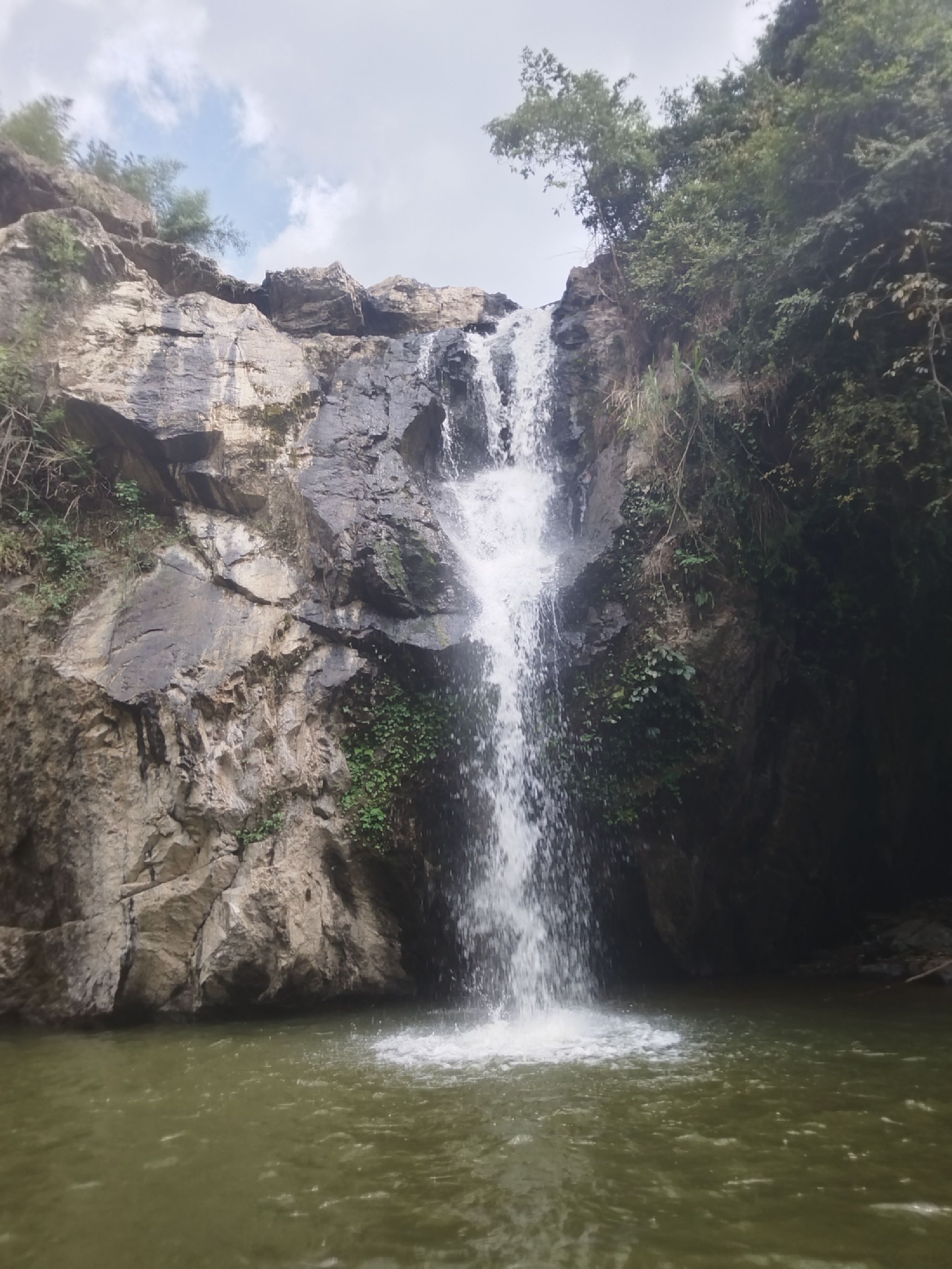 两丝瀑布