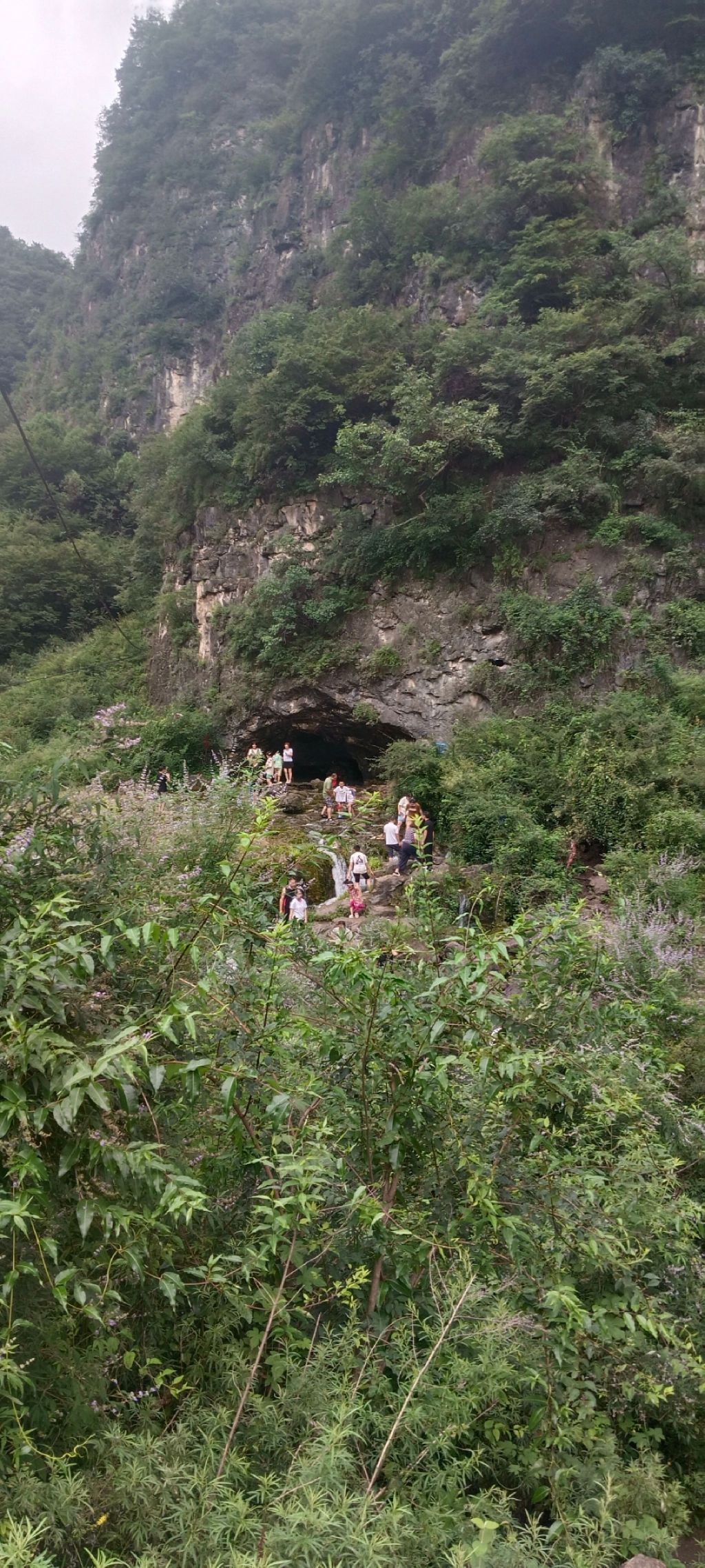山洞旅行图片