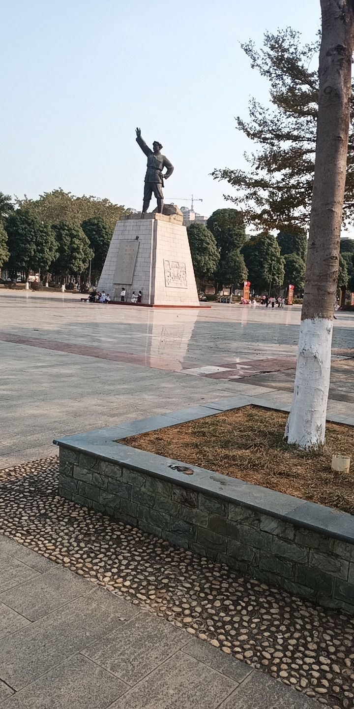 邓小平铜像
