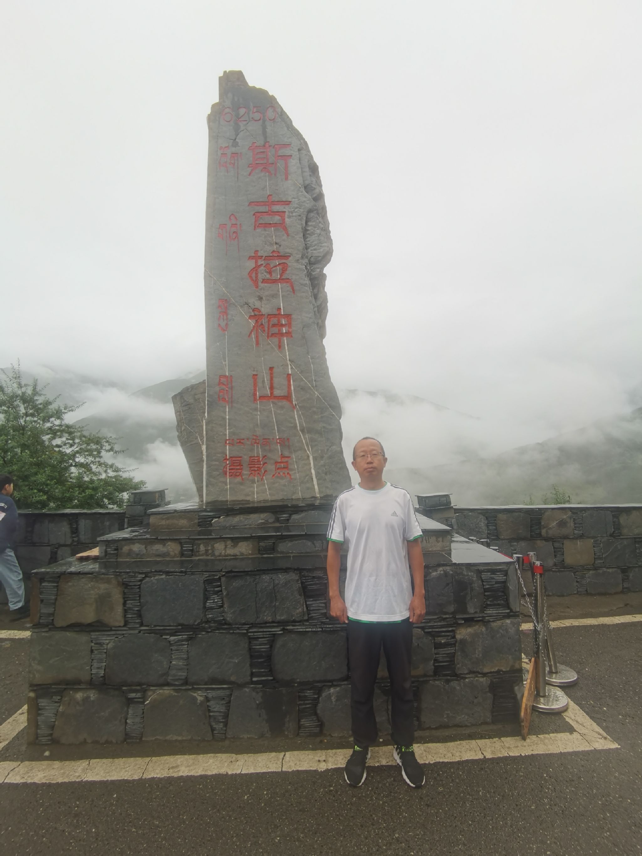 四姑娘山镇风情街