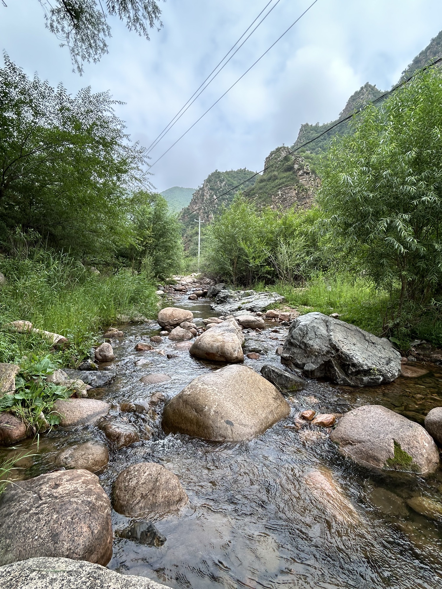 海坨山溪流峡谷旅行图片