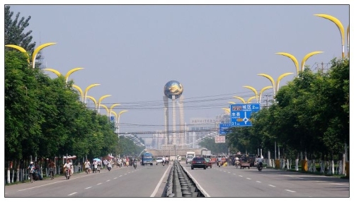 龙飞地雕塑旅行图片