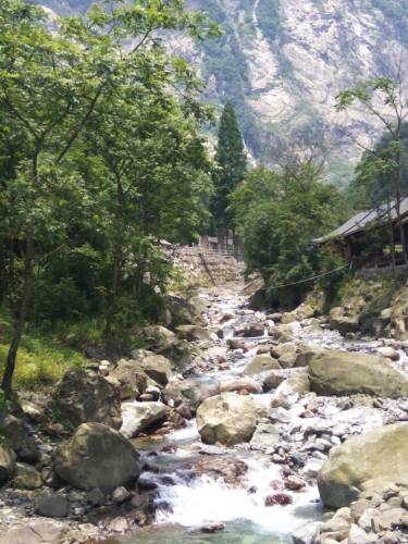 卧龙谷瀑布旅行图片