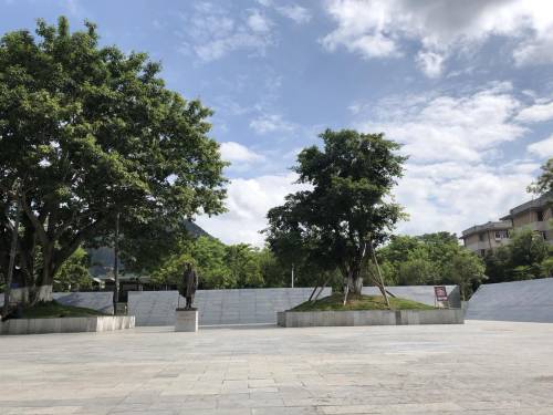 浙江大学西迁纪念广场旅行图片